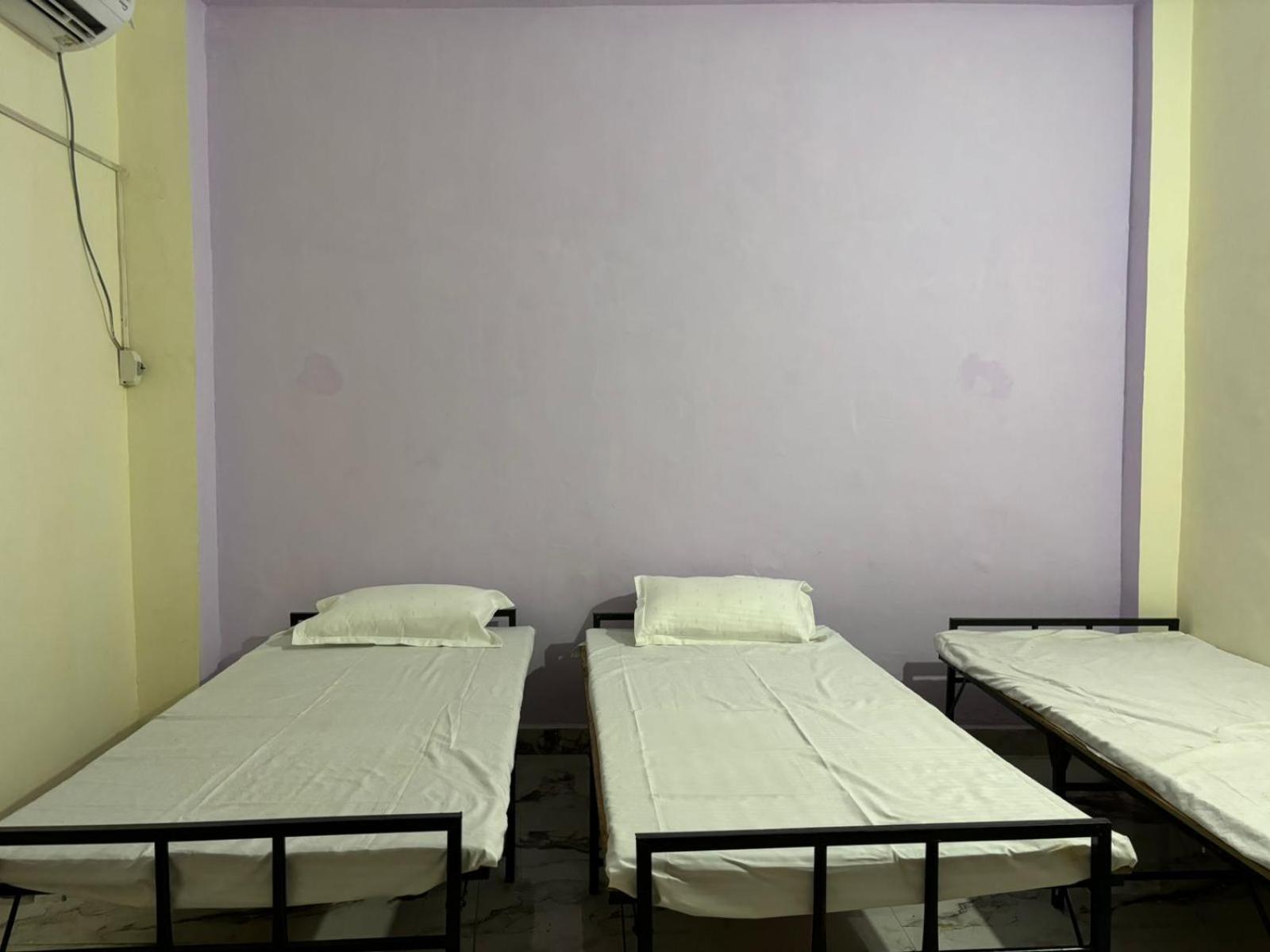 Bssn Guest House Gwalior Esterno foto